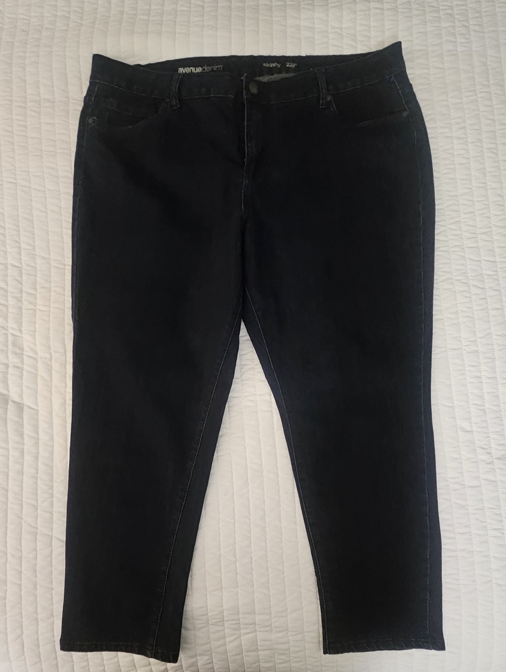 Avenue Black Cropped Skinny Jeans Size 22P